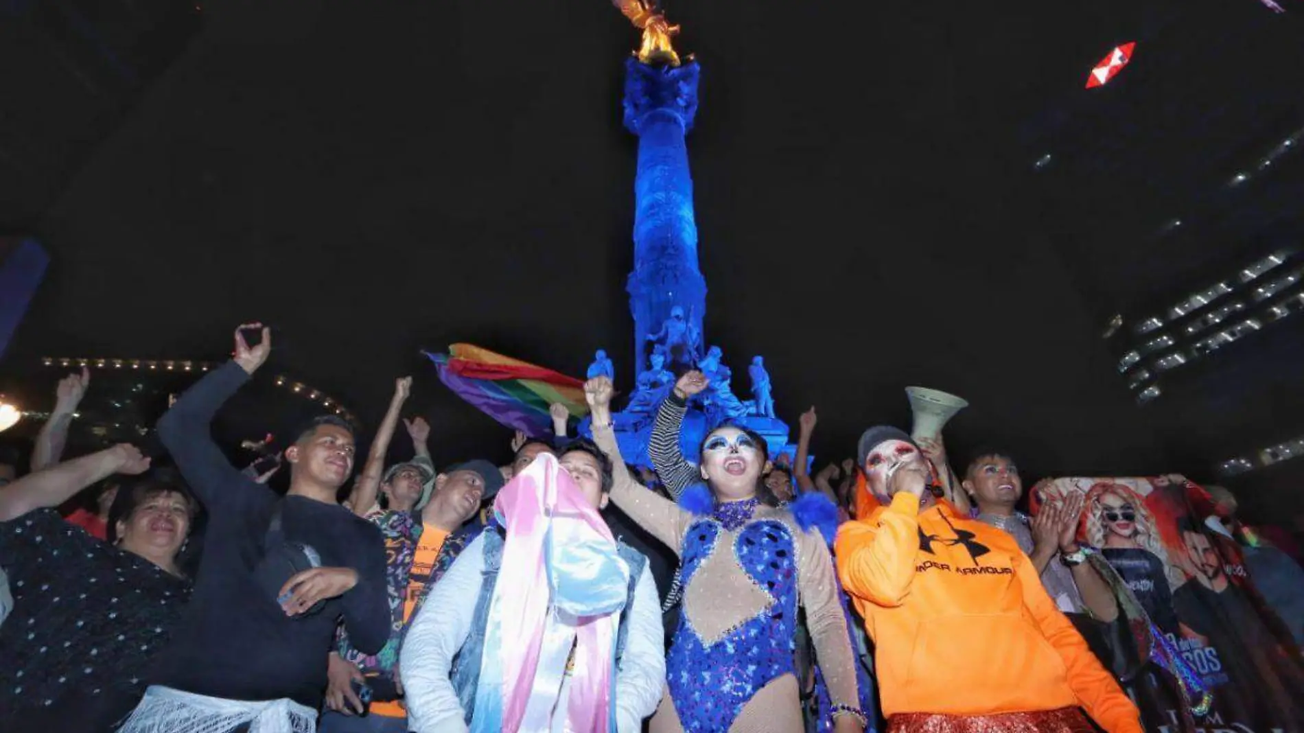 Festejan triunfo de Wendy en el Angel de la Independencia